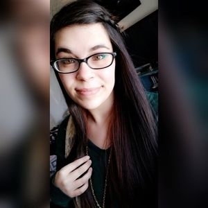 Meet your Posher, Emilie